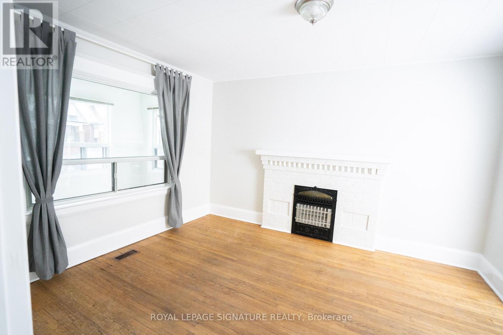 Upper - 393 Milverton Boulevard, Toronto, Ontario M4J 1W1 - Photo 3 - E13755036