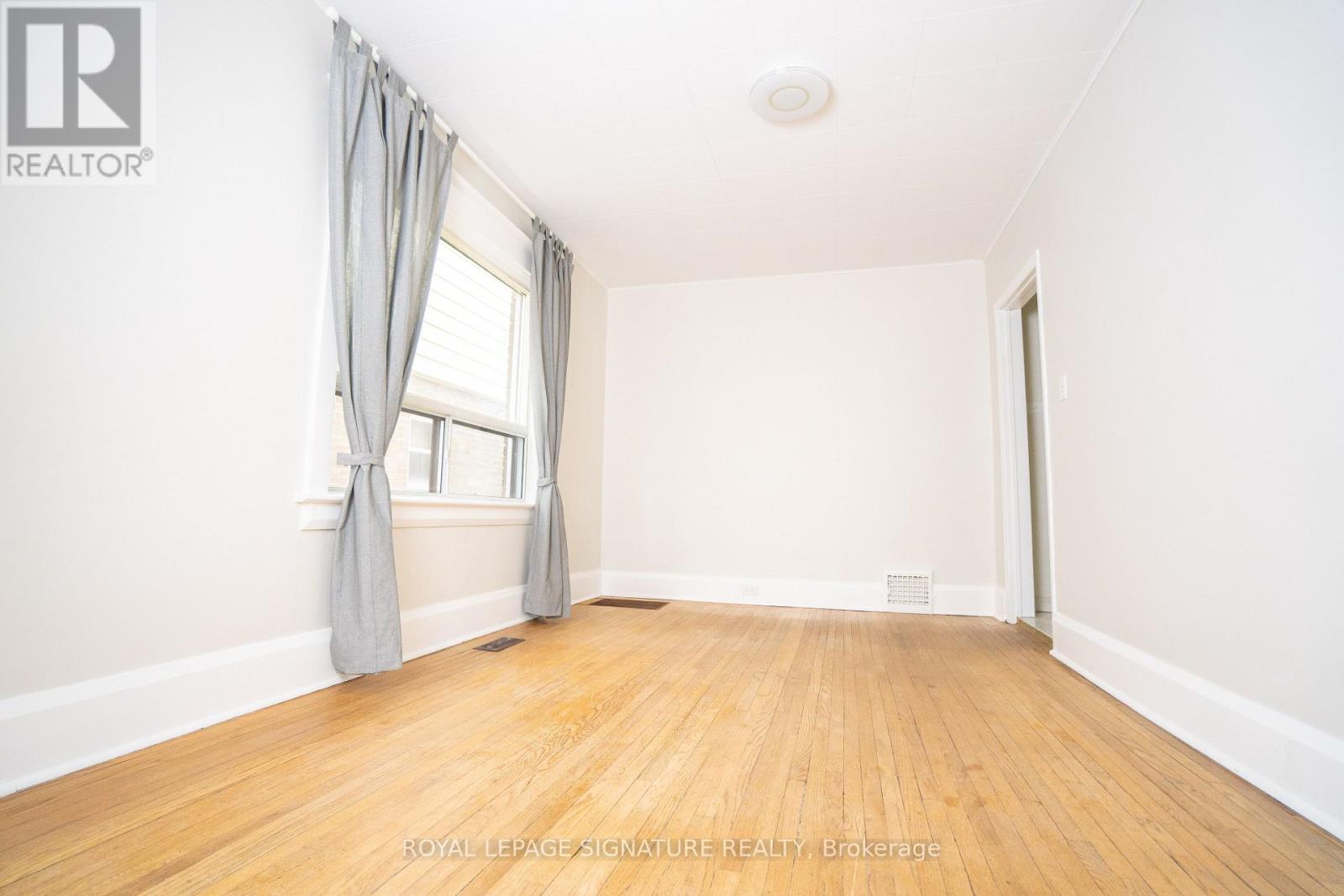 Upper - 393 Milverton Boulevard, Toronto, Ontario M4J 1W1 - Photo 4 - E13755036