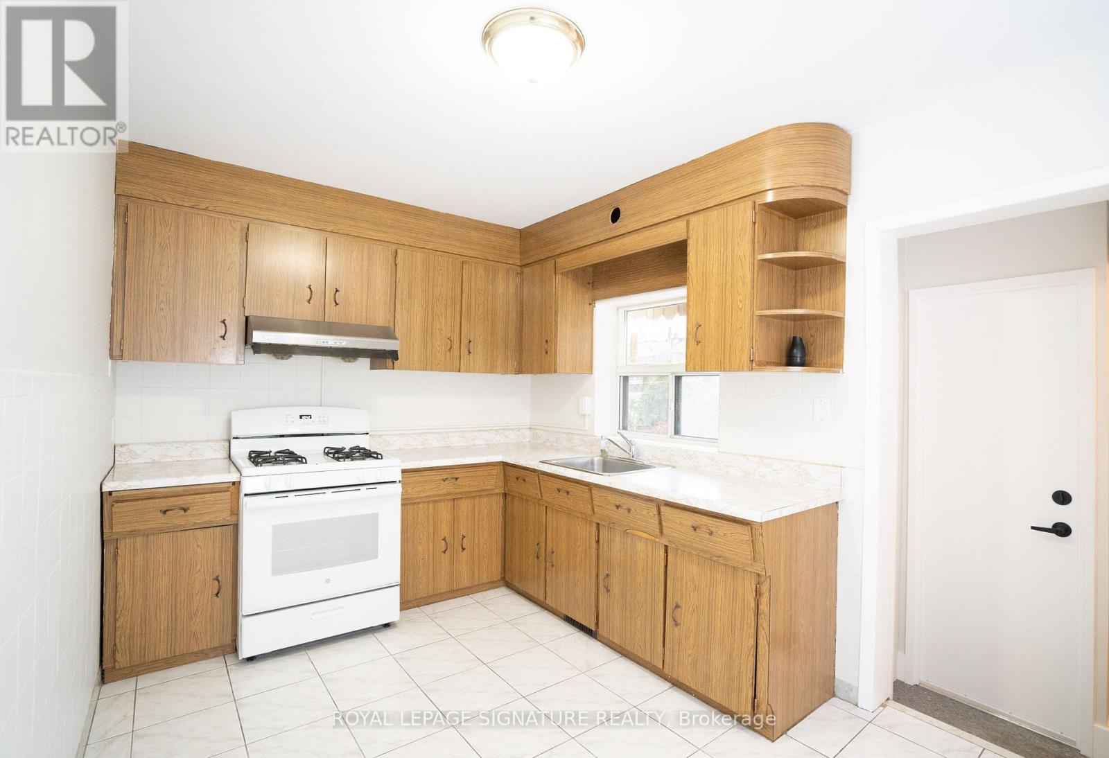 Upper - 393 Milverton Boulevard, Toronto, Ontario M4J 1W1 - Photo 5 - E13755036