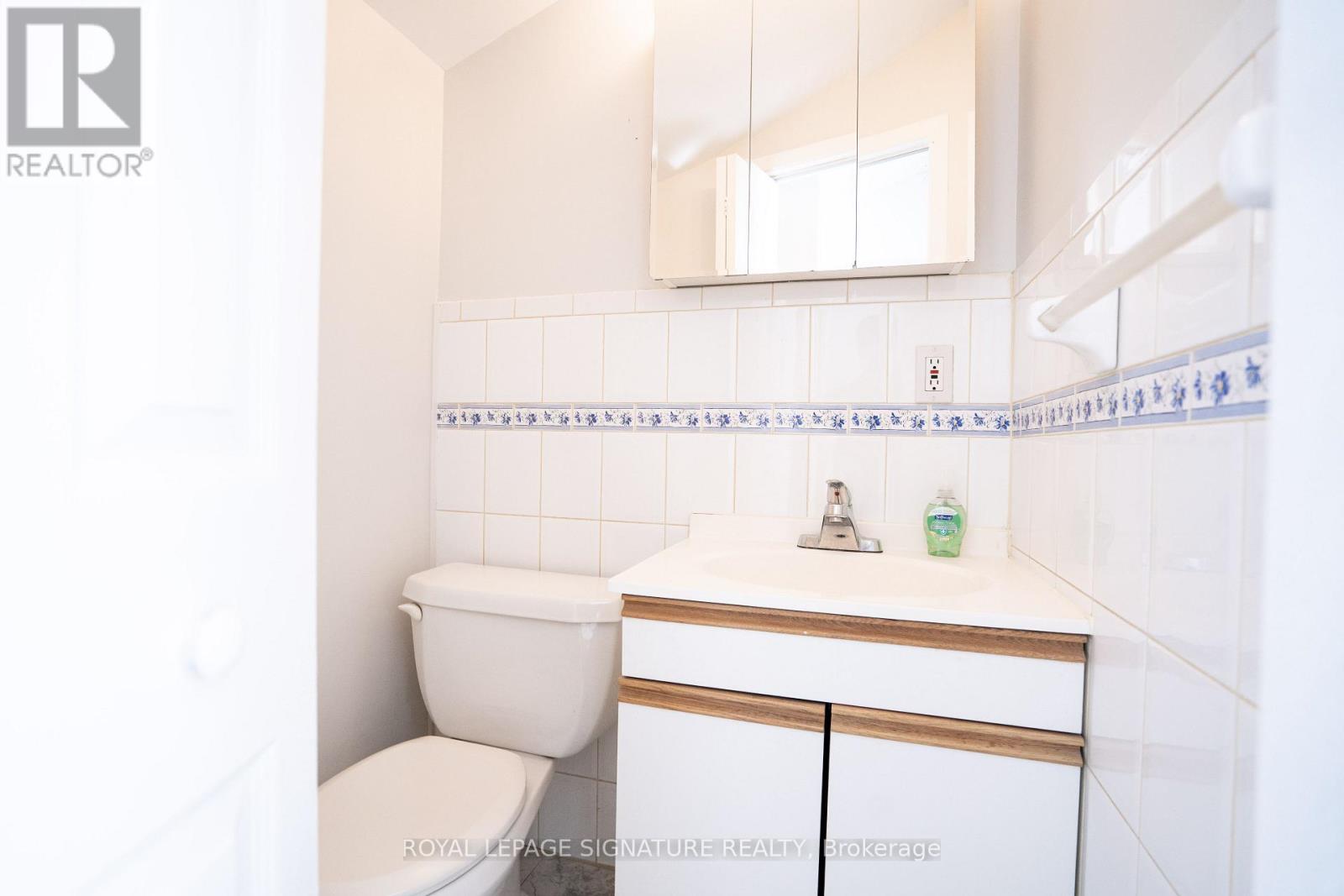 Upper - 393 Milverton Boulevard, Toronto, Ontario M4J 1W1 - Photo 6 - E13755036