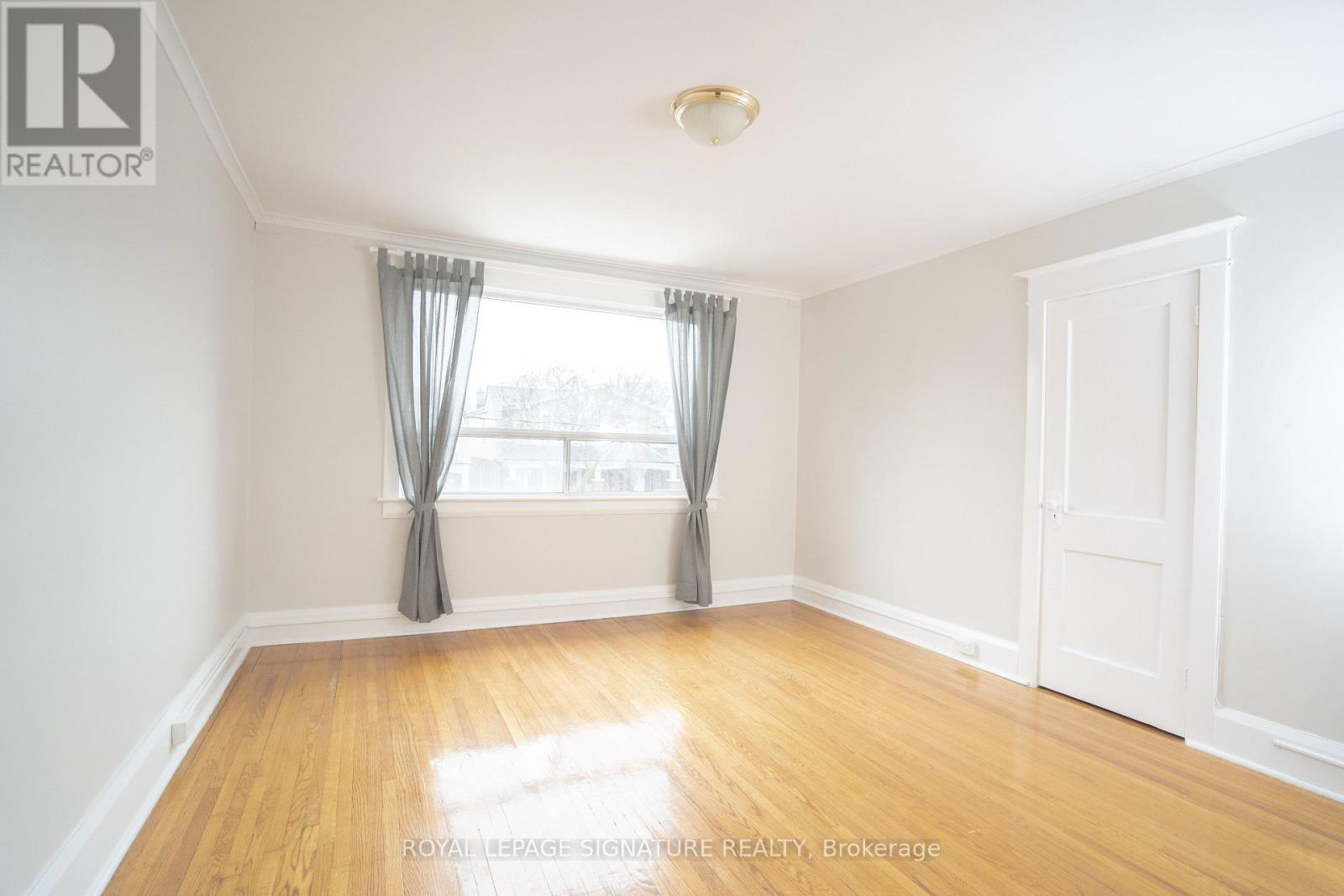 Upper - 393 Milverton Boulevard, Toronto, Ontario M4J 1W1 - Photo 7 - E13755036