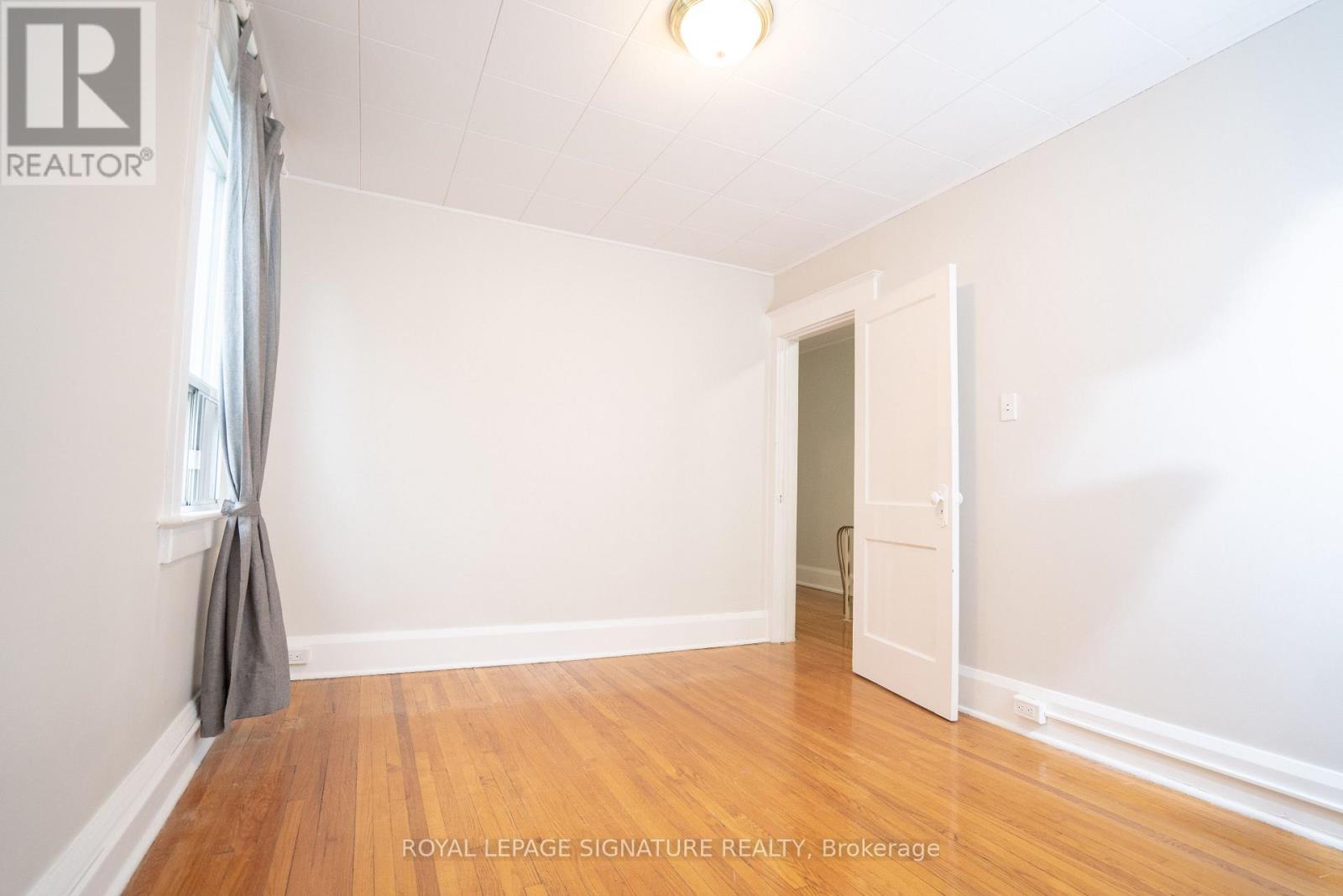 Upper - 393 Milverton Boulevard, Toronto, Ontario M4J 1W1 - Photo 8 - E13755036
