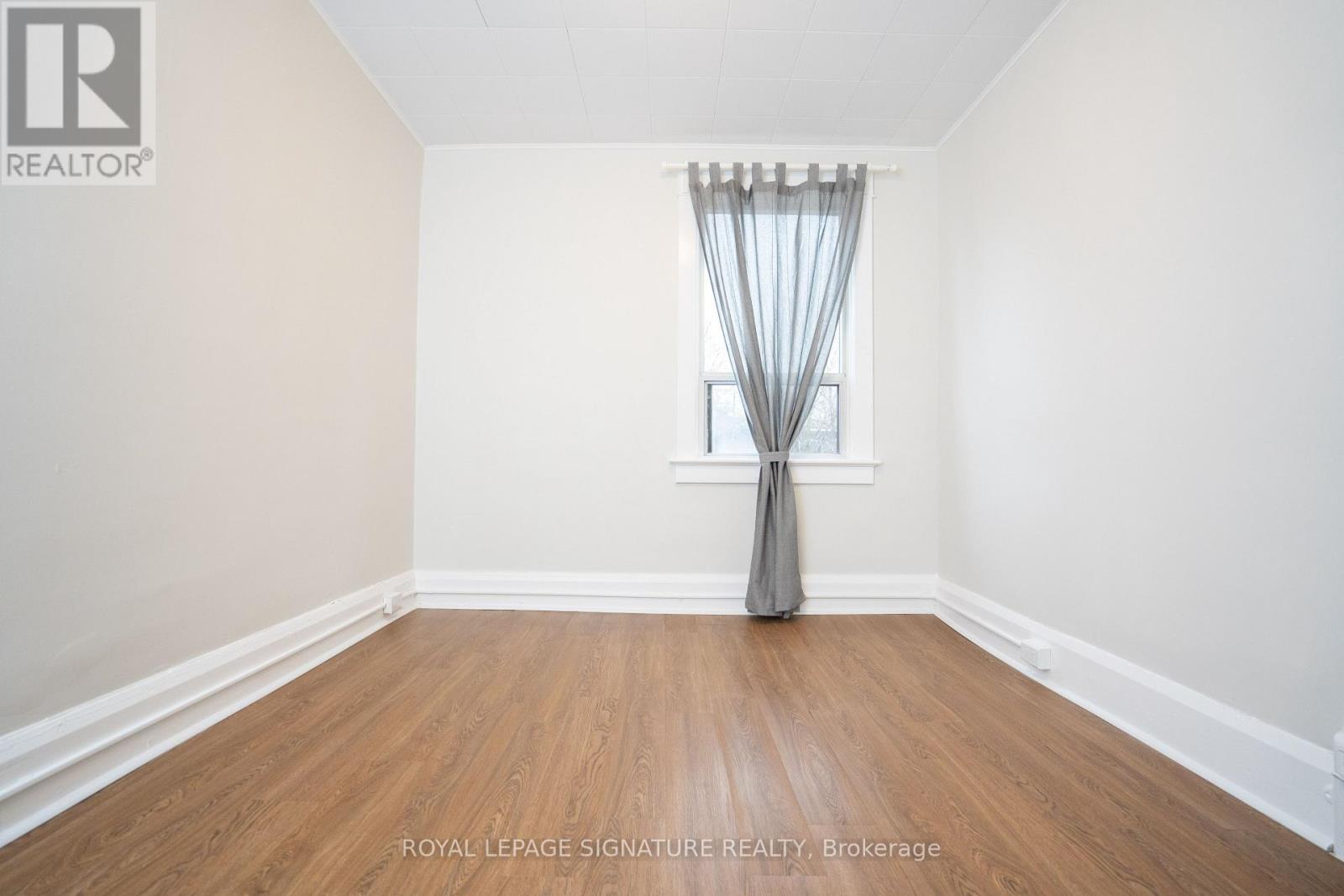 Upper - 393 Milverton Boulevard, Toronto, Ontario M4J 1W1 - Photo 9 - E13755036