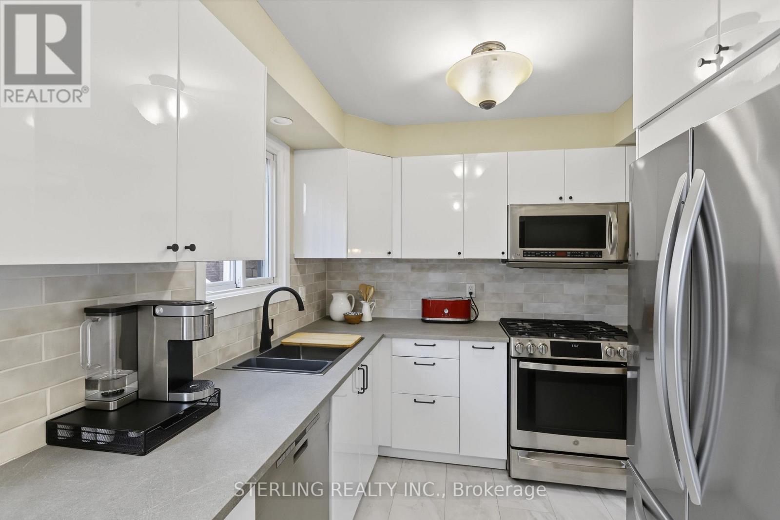 336 Gothic Court, Oshawa, Ontario  L1G 7J2 - Photo 16 - E13755054