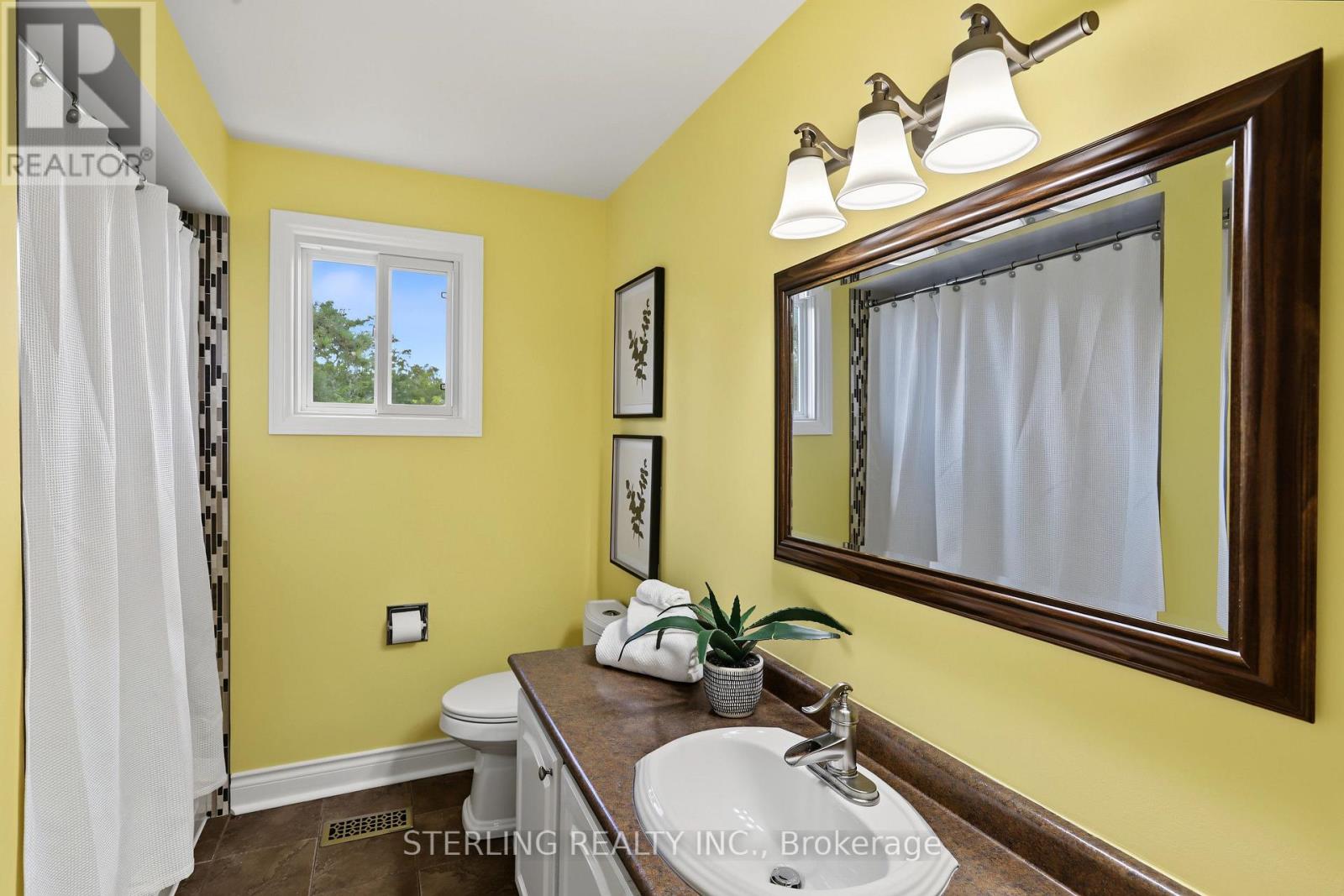 336 Gothic Court, Oshawa, Ontario  L1G 7J2 - Photo 20 - E13755054
