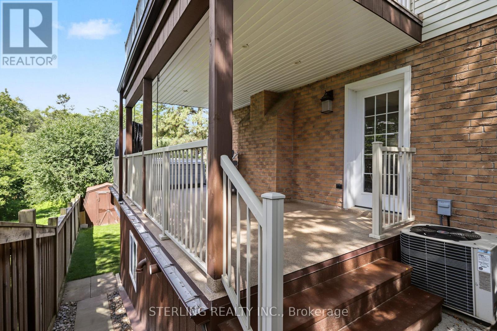 336 Gothic Court, Oshawa, Ontario  L1G 7J2 - Photo 8 - E13755054