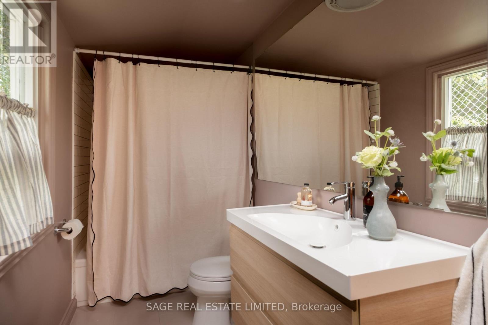 29 Bushell Avenue, Toronto, Ontario  M4M 3B8 - Photo 18 - E13755162