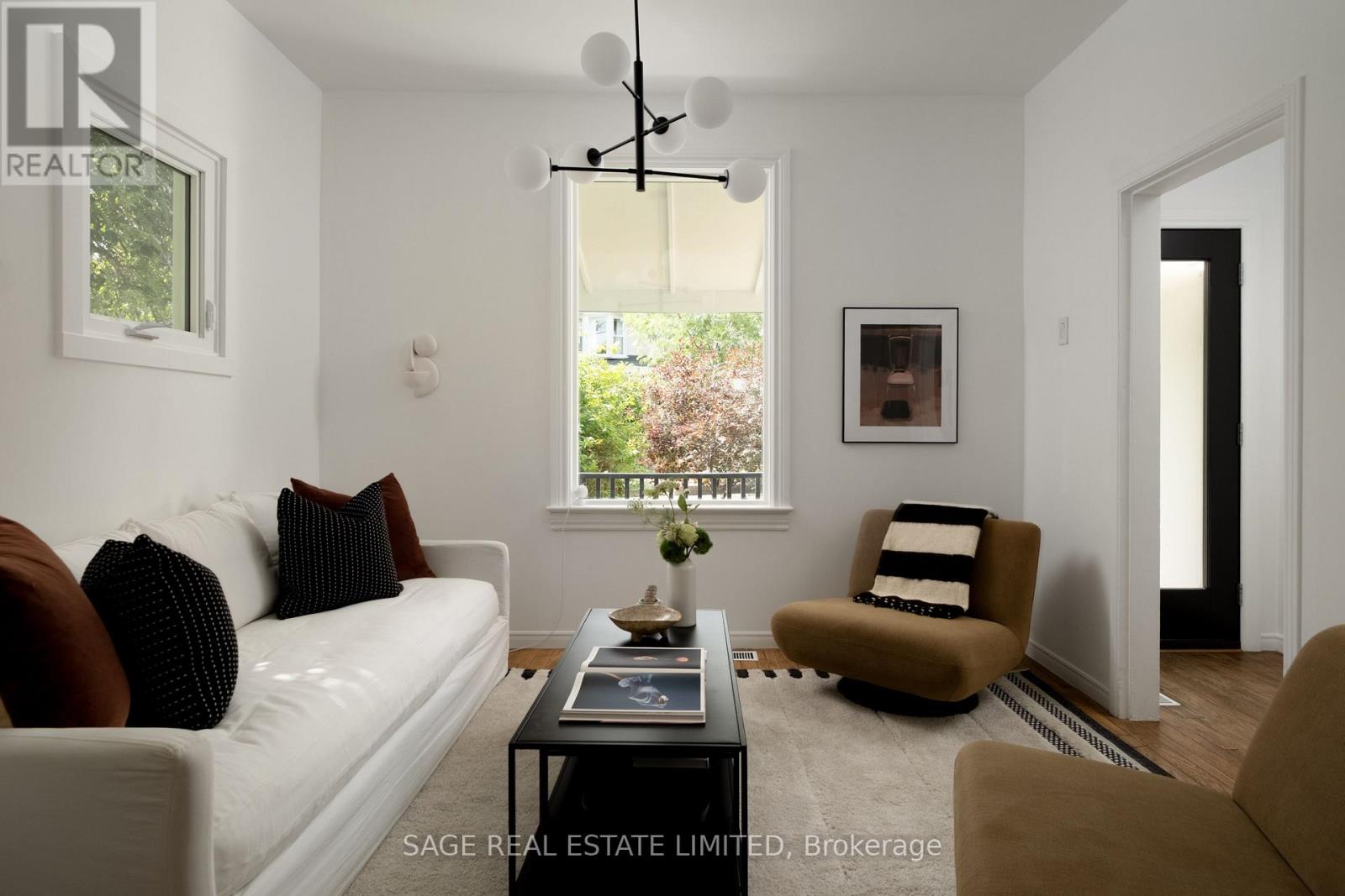 29 Bushell Avenue, Toronto, Ontario  M4M 3B8 - Photo 6 - E13755162
