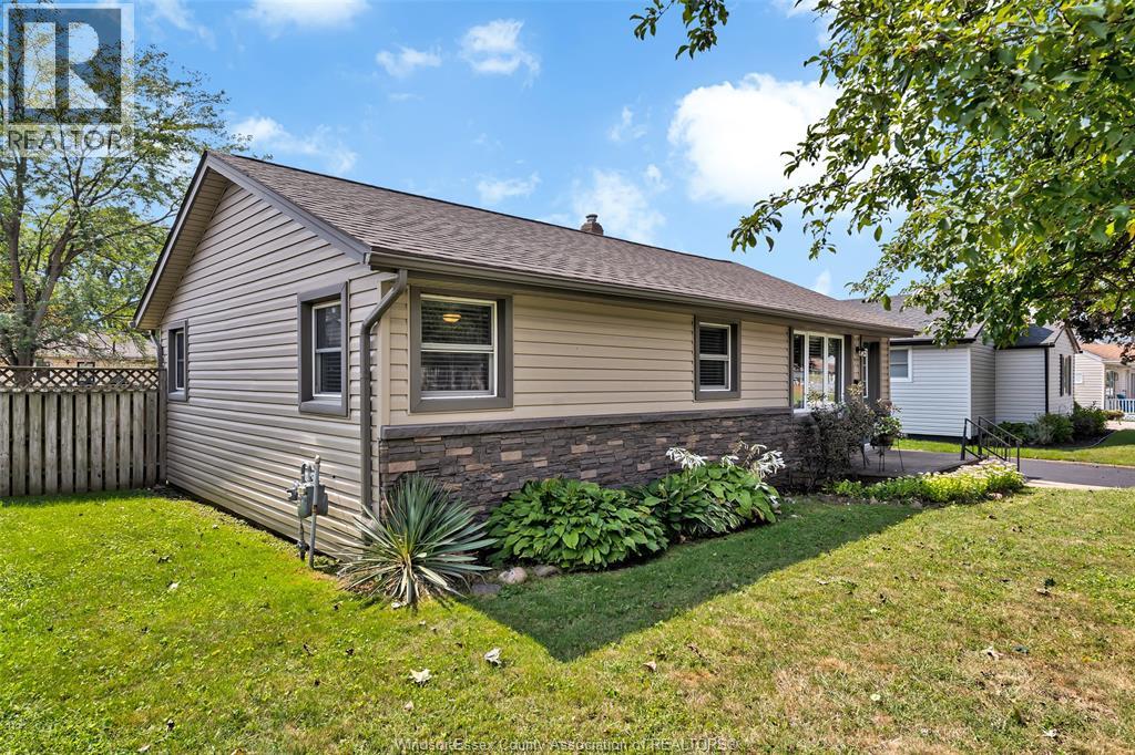 170 Superior Street, Lasalle, Ontario  N9J 1H3 - Photo 5 - 26021842