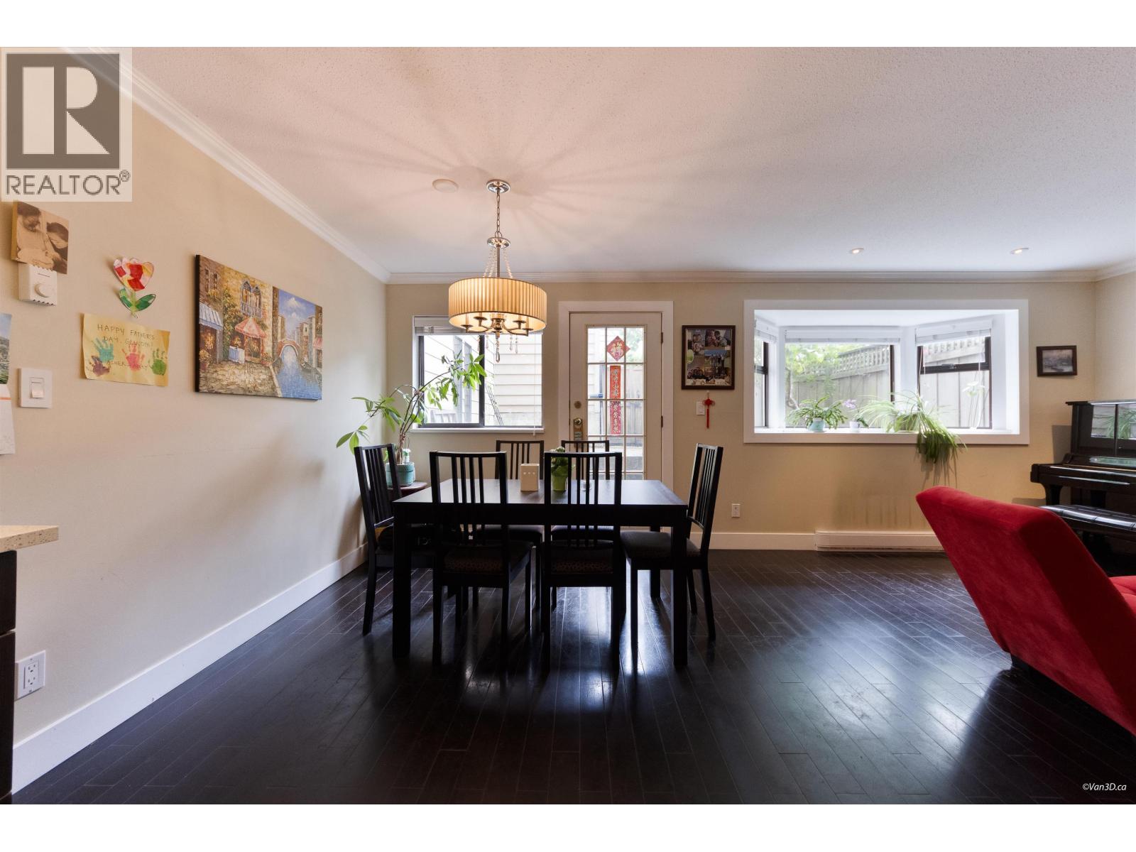 110 777 Eighth Street, New Westminster, British Columbia  V3M 3S7 - Photo 2 - R3162178