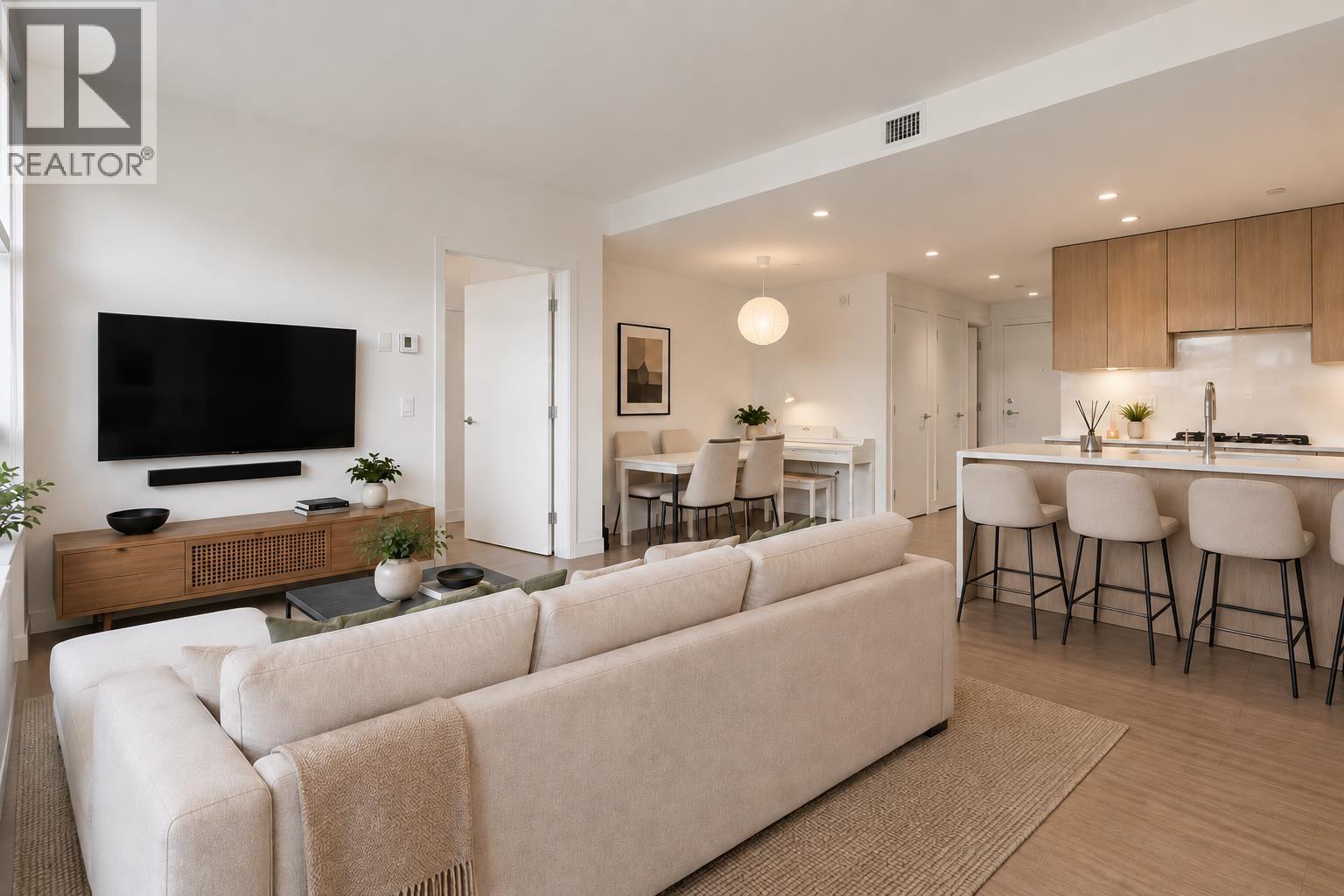 203 747 E 3rd Street, North Vancouver, British Columbia  V7L 1G8 - Photo 1 - R3162197