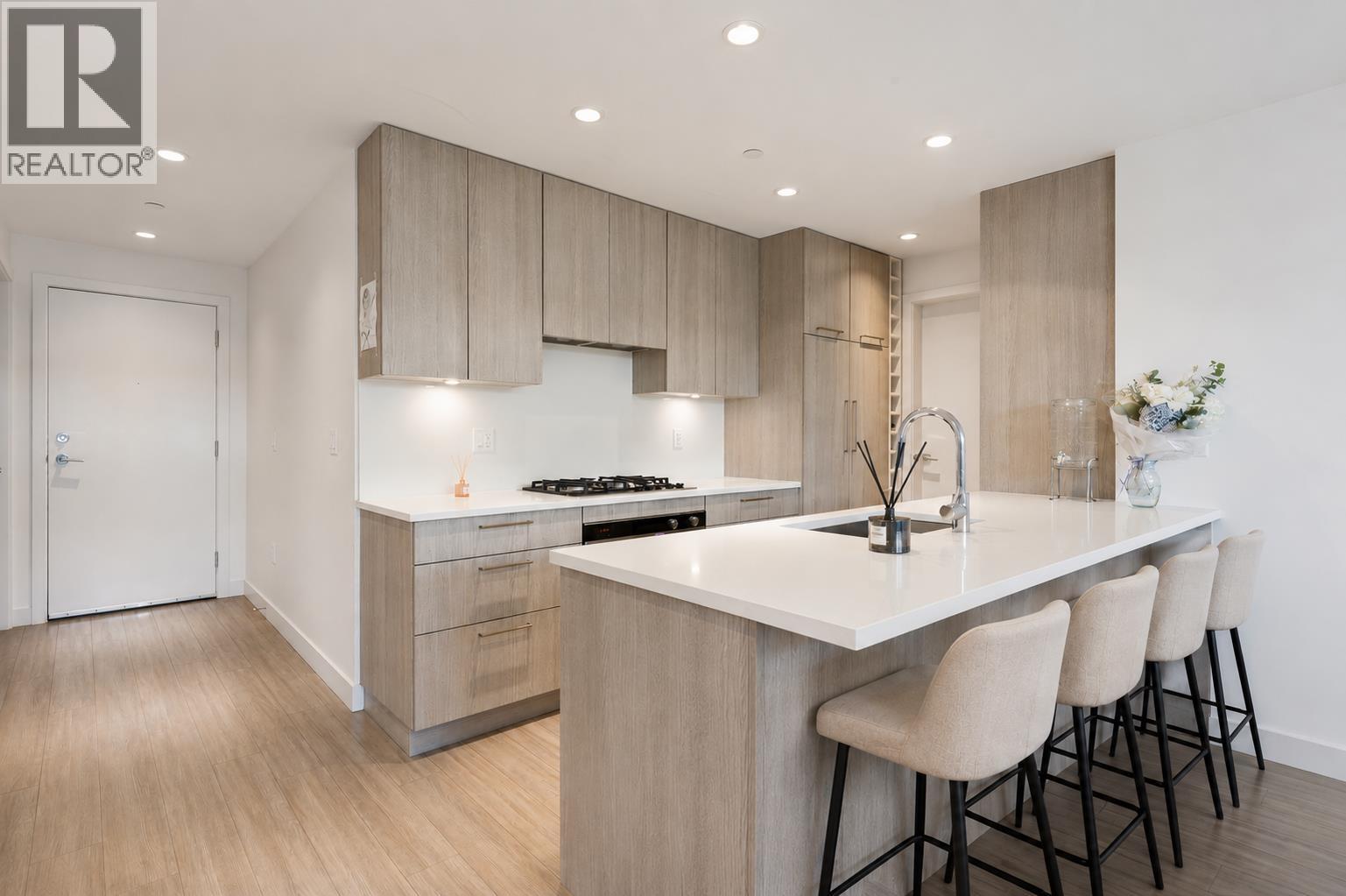 203 747 E 3rd Street, North Vancouver, British Columbia  V7L 1G8 - Photo 4 - R3162197