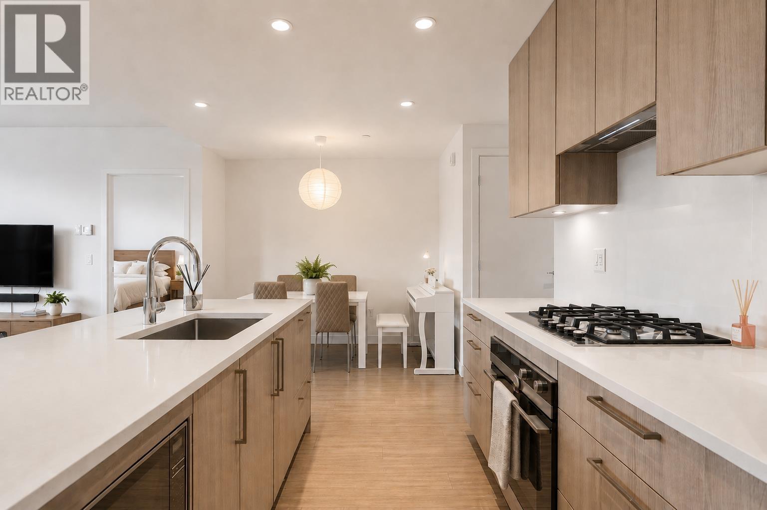203 747 E 3rd Street, North Vancouver, British Columbia  V7L 1G8 - Photo 7 - R3162197
