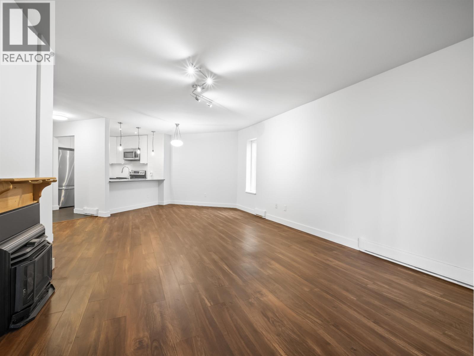 105 3191 Mountain Highway, North Vancouver, British Columbia  V7K 2H4 - Photo 2 - R3162206