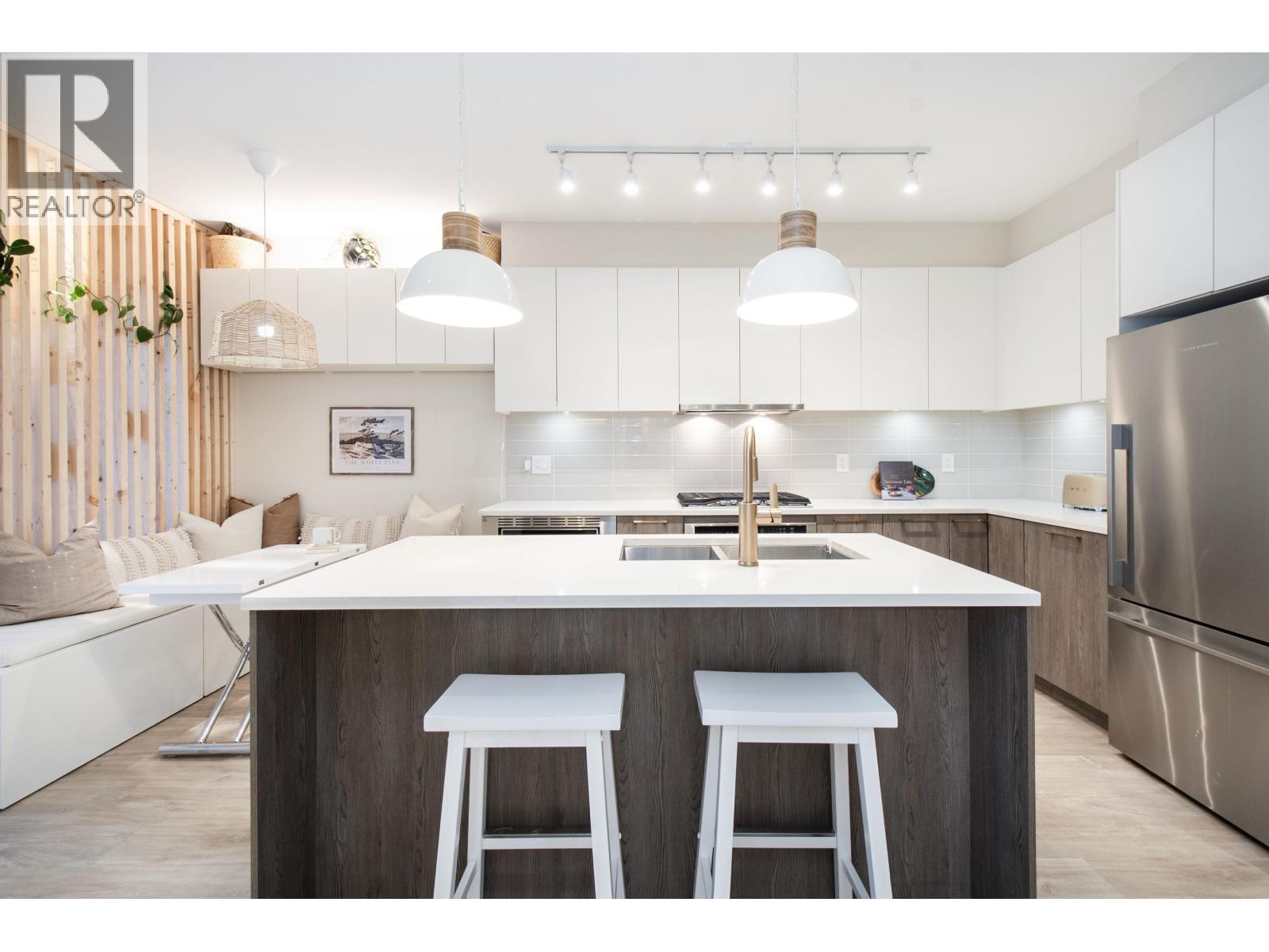 111 615 E 3rd Street, North Vancouver, British Columbia  V7L 0G3 - Photo 1 - R3162215
