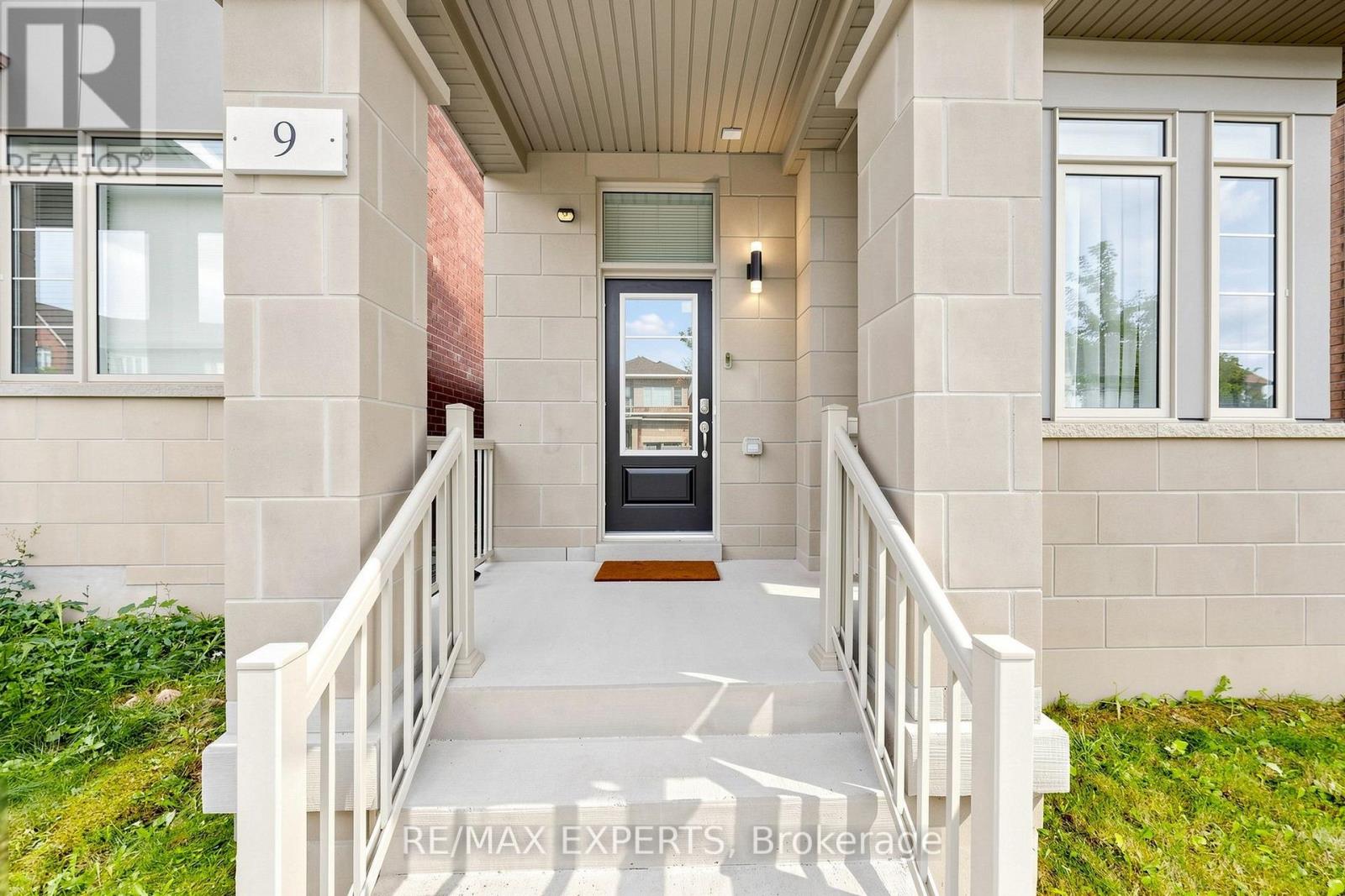 9 Applegate Drive, East Gwillimbury, Ontario  L9N 0R2 - Photo 3 - N13755112