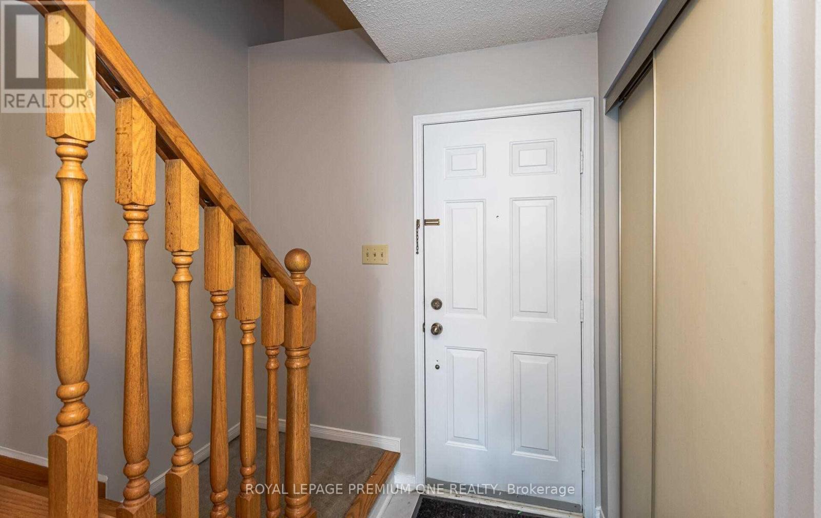919 Caribou Valley Circle, Newmarket, Ontario  L3X 1W9 - Photo 3 - N13755160