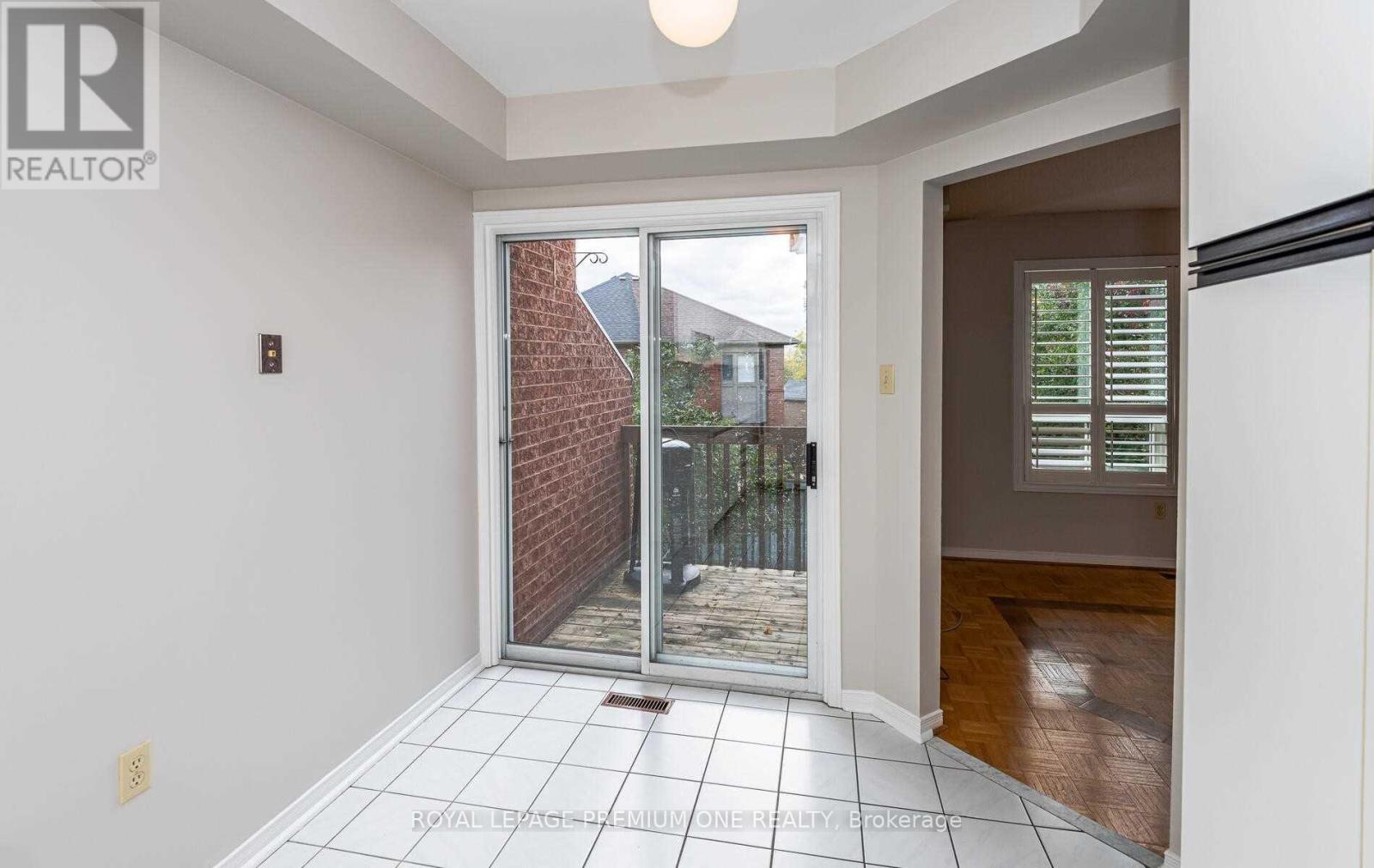 919 Caribou Valley Circle, Newmarket, Ontario  L3X 1W9 - Photo 5 - N13755160