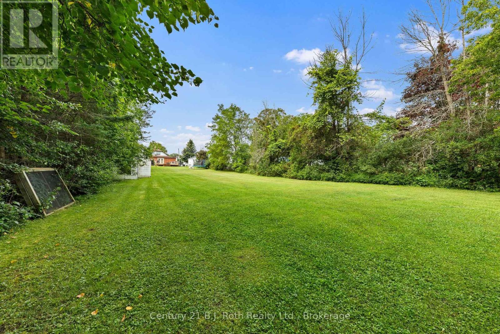 15 Lucy Street, Penetanguishene, Ontario  L9M 1K7 - Photo 14 - S13755114