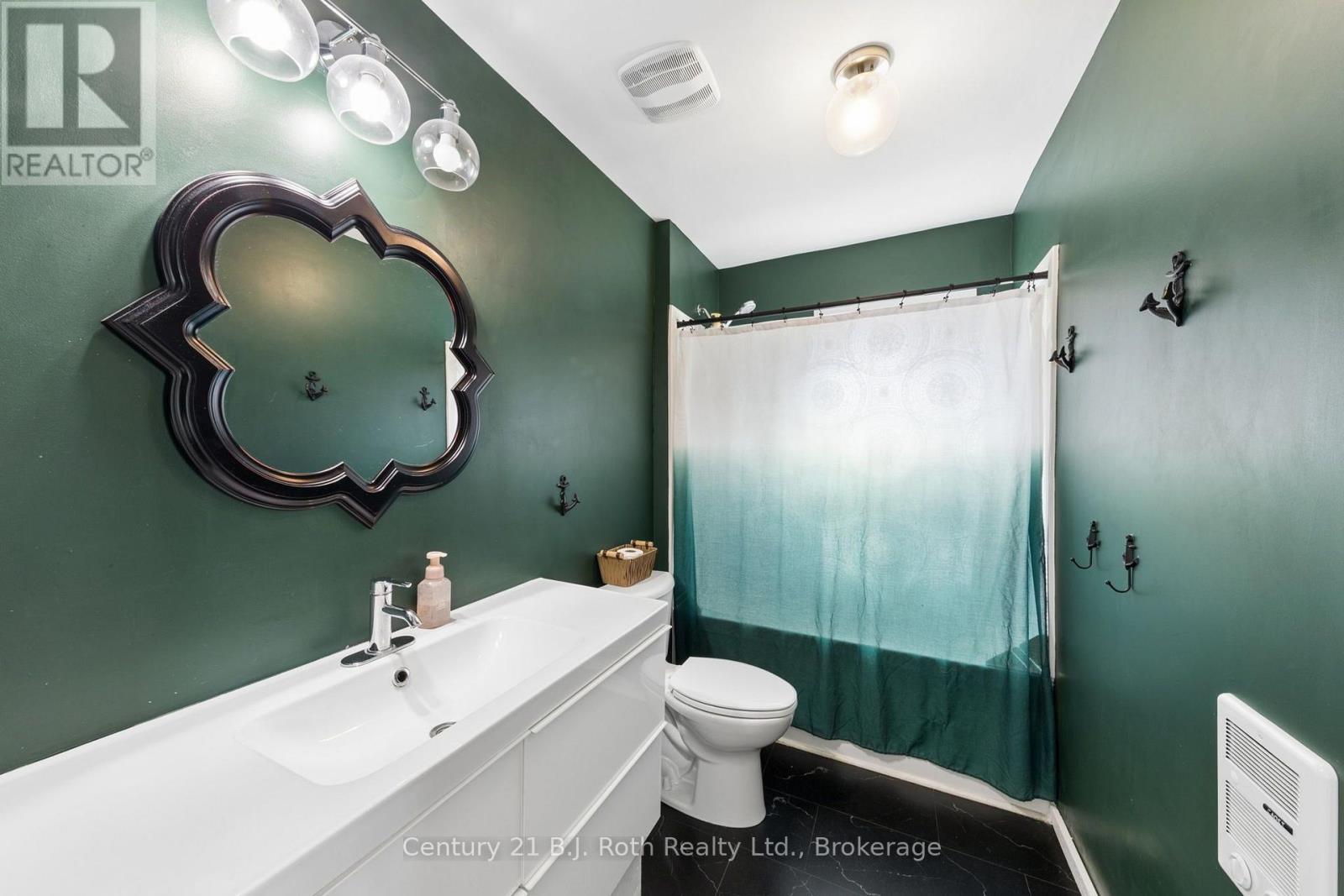 15 Lucy Street, Penetanguishene, Ontario  L9M 1K7 - Photo 8 - S13755114
