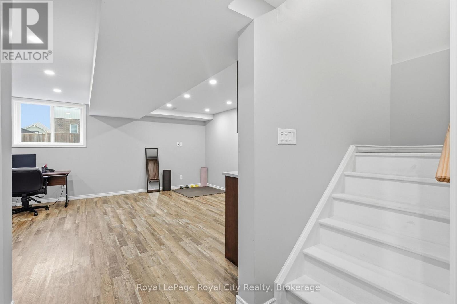 8 Jeffrey Drive, Guelph (Grange Road), Ontario  N1E 0L6 - Photo 32 - X13755232