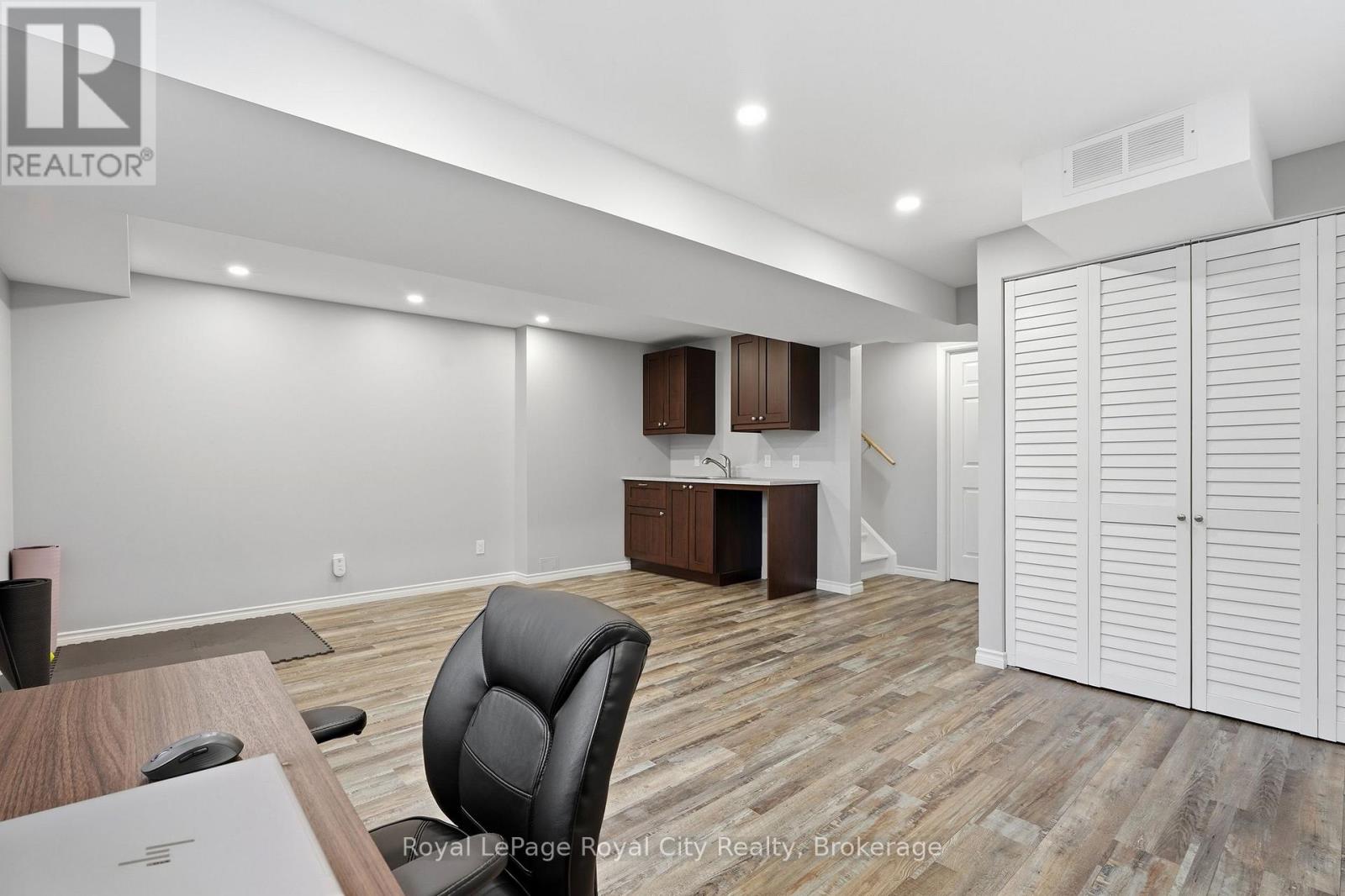 8 Jeffrey Drive, Guelph (Grange Road), Ontario  N1E 0L6 - Photo 34 - X13755232