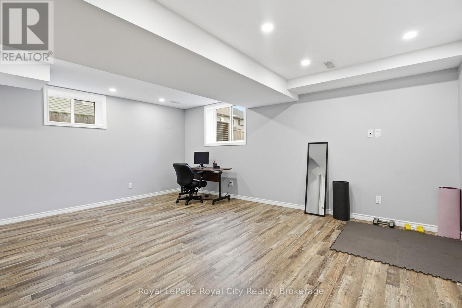 8 Jeffrey Drive, Guelph (Grange Road), Ontario  N1E 0L6 - Photo 35 - X13755232