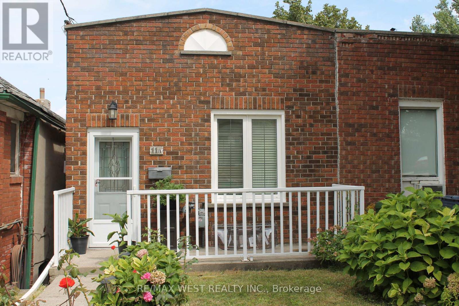 11a Woodcroft Crescent, Toronto, Ontario M6E 1W7 - Photo 1 - W13755076