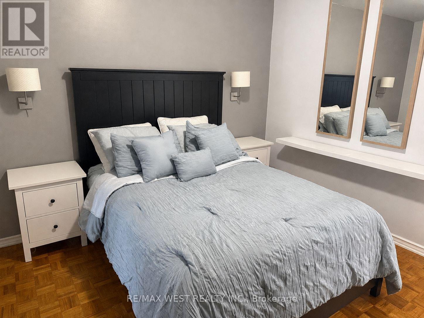11a Woodcroft Crescent, Toronto, Ontario M6E 1W7 - Photo 10 - W13755076
