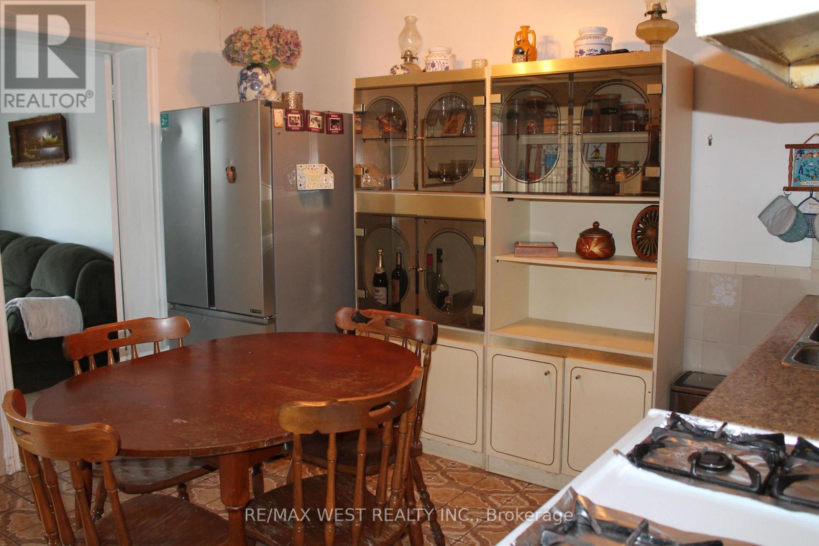 11a Woodcroft Crescent, Toronto, Ontario M6E 1W7 - Photo 17 - W13755076