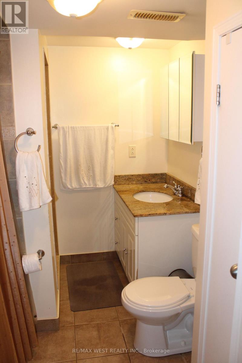 11a Woodcroft Crescent, Toronto, Ontario M6E 1W7 - Photo 19 - W13755076