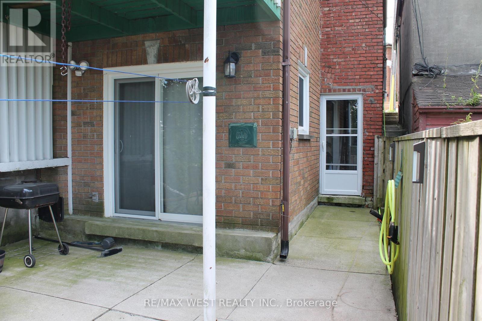 11a Woodcroft Crescent, Toronto, Ontario M6E 1W7 - Photo 20 - W13755076