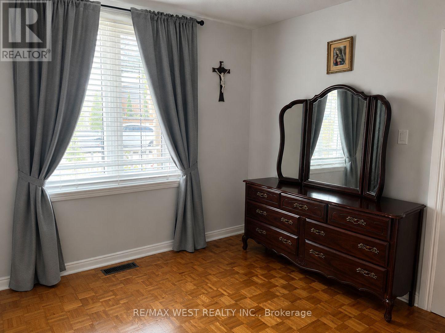 11a Woodcroft Crescent, Toronto, Ontario M6E 1W7 - Photo 7 - W13755076