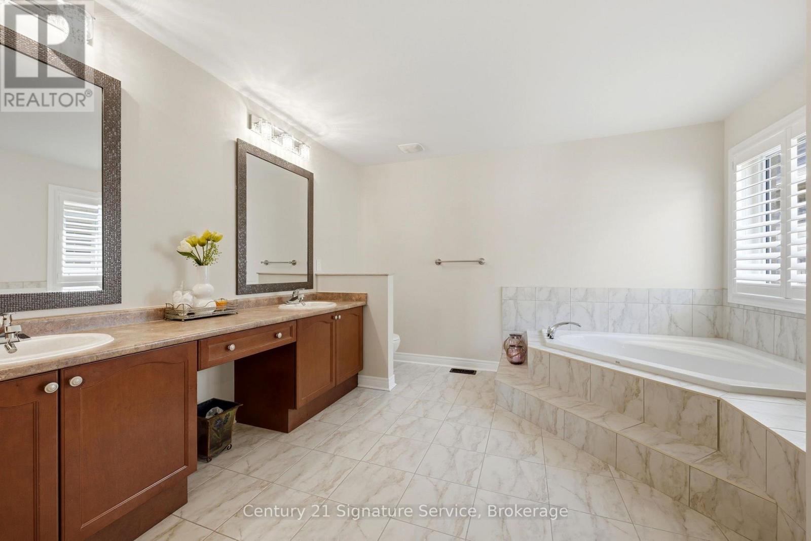 322 Comiskey Crescent, Mississauga, Ontario  L5W 0C5 - Photo 26 - W13755158