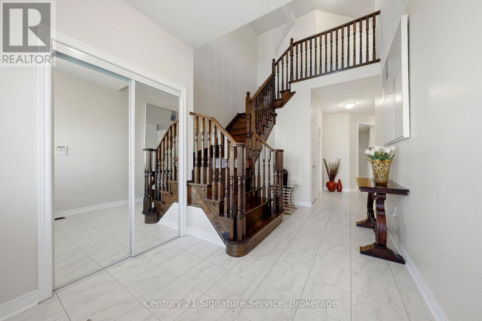 322 Comiskey Crescent, Mississauga, Ontario  L5W 0C5 - Photo 4 - W13755158