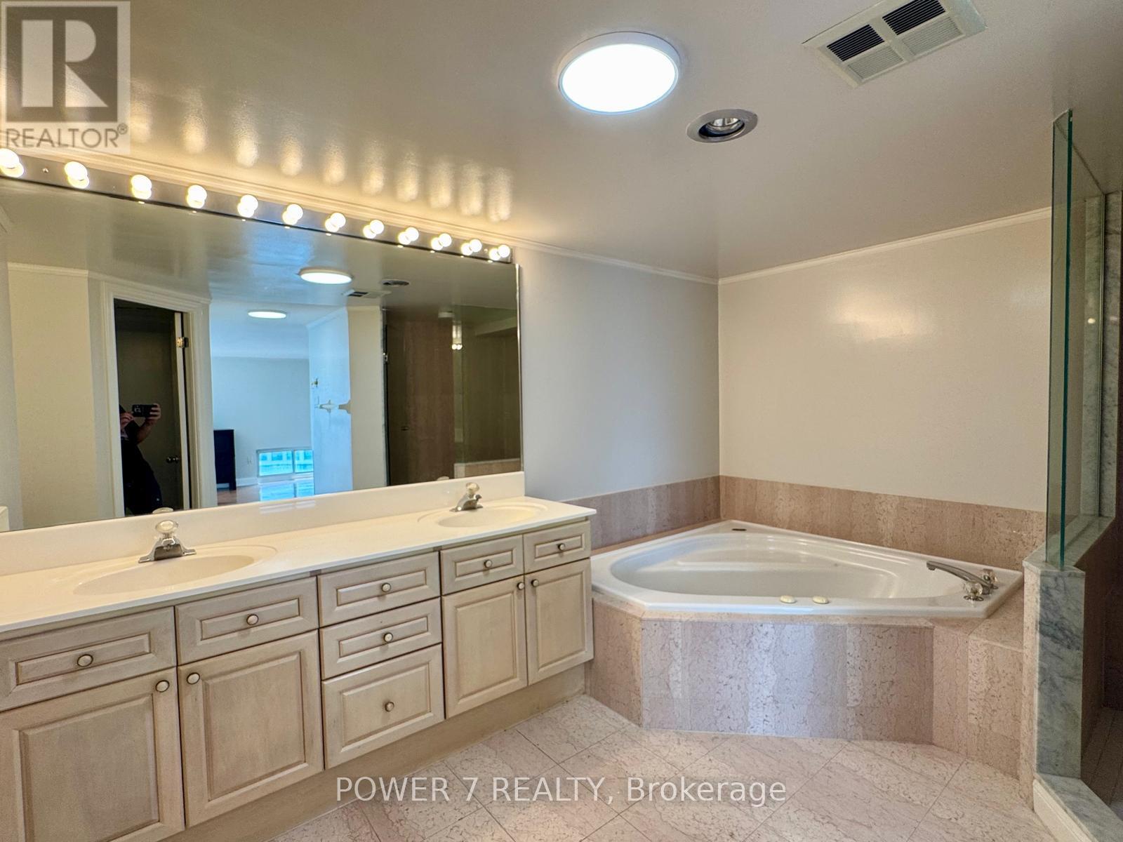 Ph304 - 101 Subway Crescent, Toronto, Ontario M9B 6K4 - Photo 25 - W13755166