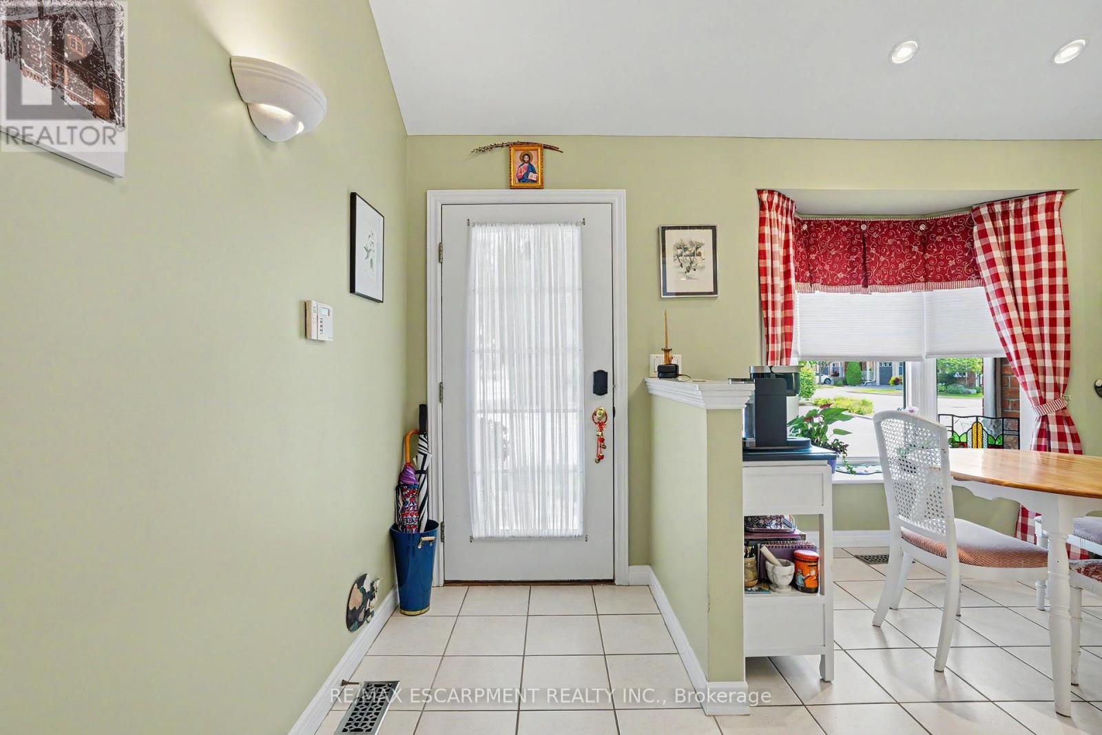 6 - 1275 Stephenson Drive, Burlington, Ontario L7S 2M2 - Photo 4 - W13755212