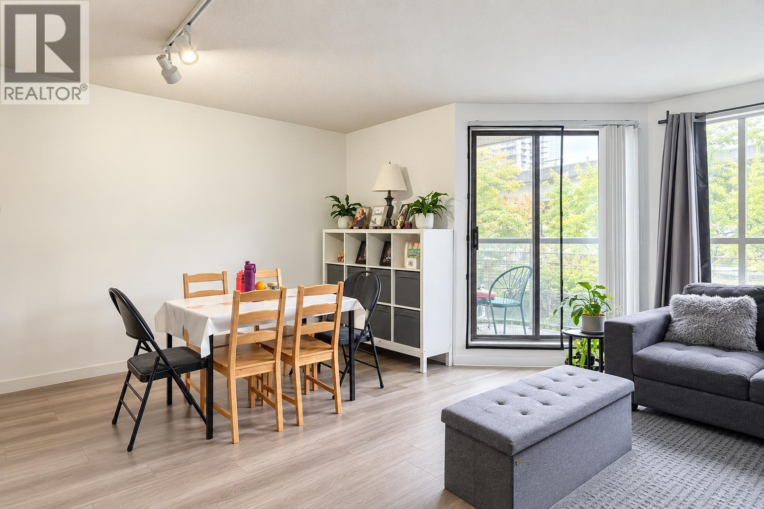 205 3455 Ascot Place, Vancouver, British Columbia  V5R 6B7 - Photo 2 - R3161799