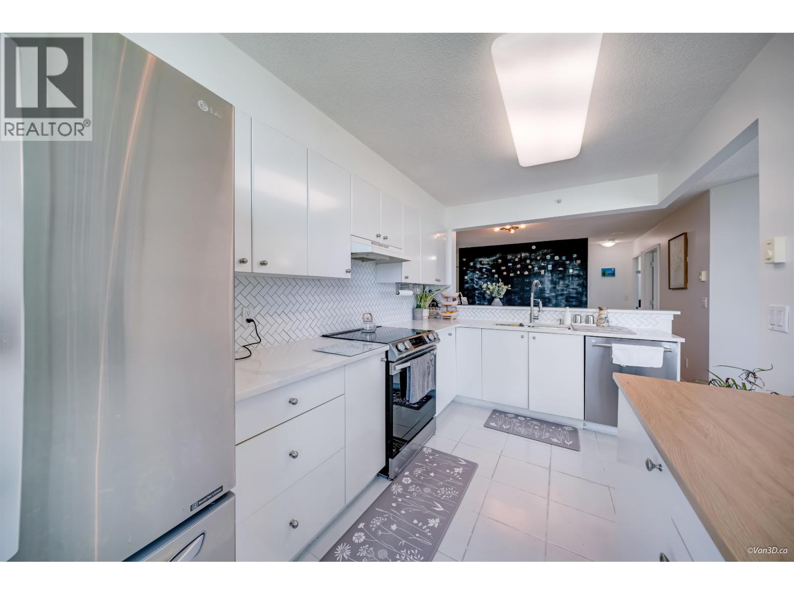 1801 6611 Southoaks Crescent, Burnaby, British Columbia  V5E 4L5 - Photo 5 - R3162022