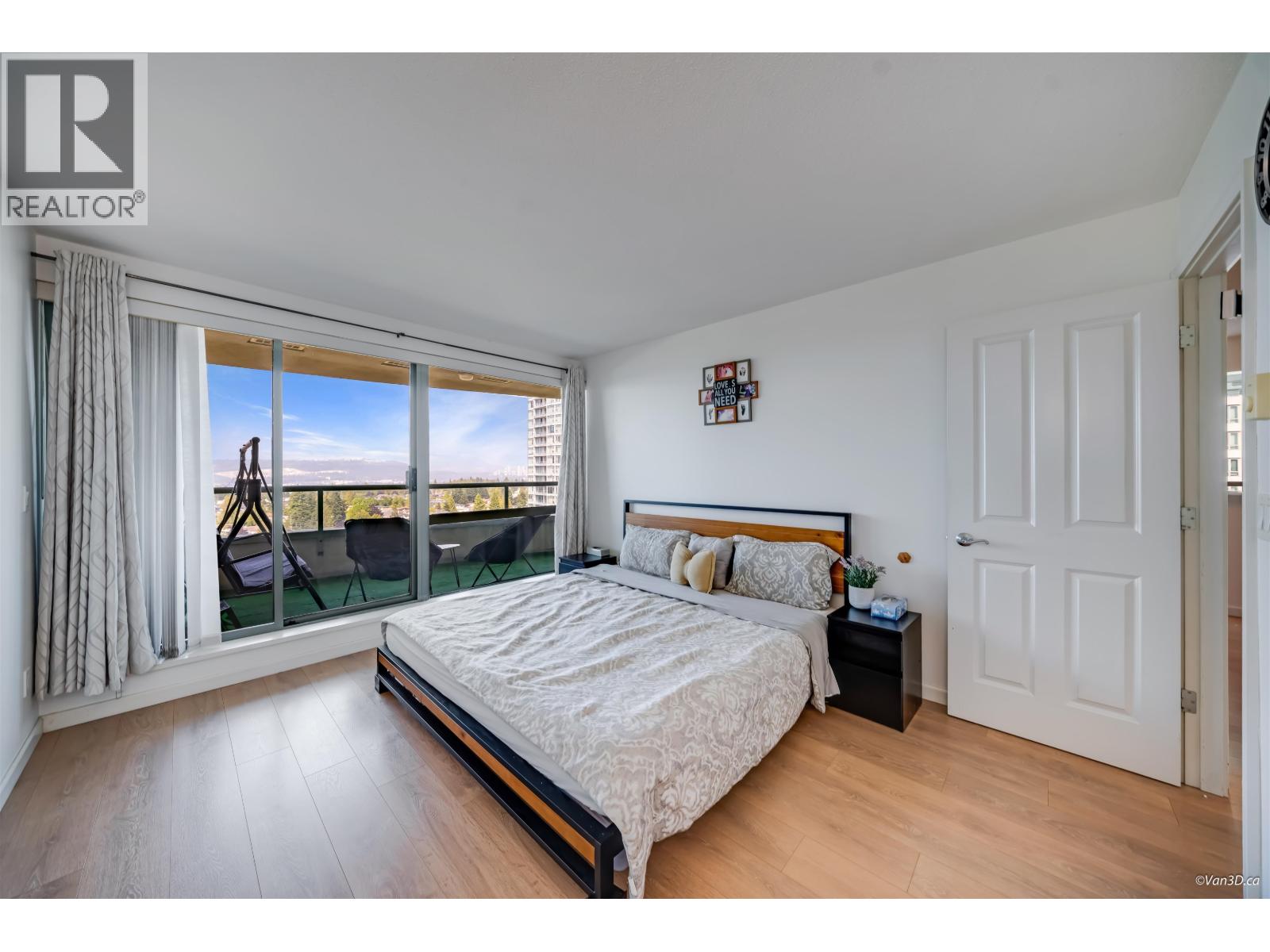 1801 6611 Southoaks Crescent, Burnaby, British Columbia  V5E 4L5 - Photo 4 - R3162022