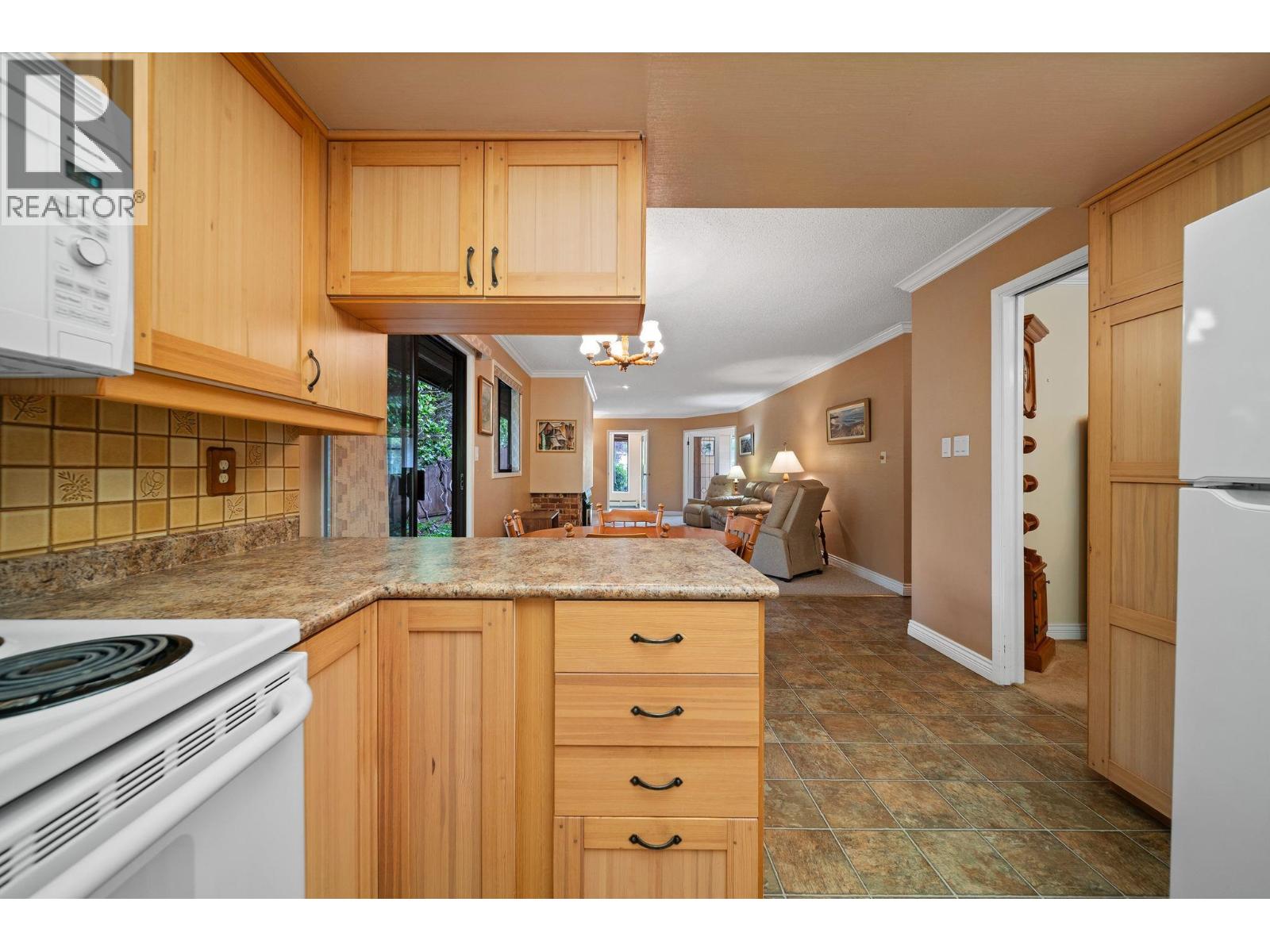 6631 Chelmsford Street, Richmond, British Columbia  V7C 4J1 - Photo 8 - R3162029