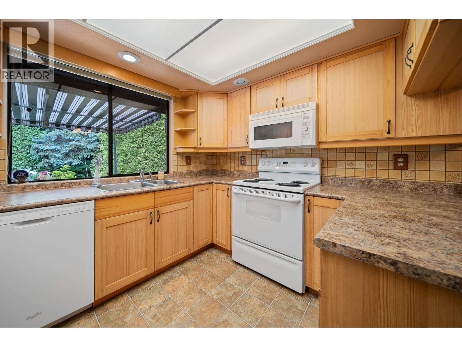 6631 Chelmsford Street, Richmond, British Columbia  V7C 4J1 - Photo 7 - R3162029