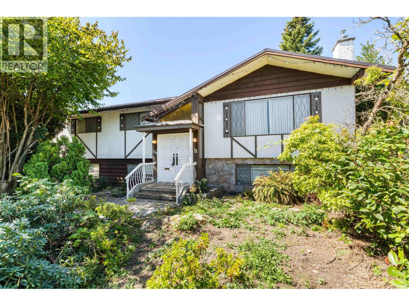 2019 Paulus Crescent, Burnaby, British Columbia  V5A 2M2 - Photo 2 - R3158018