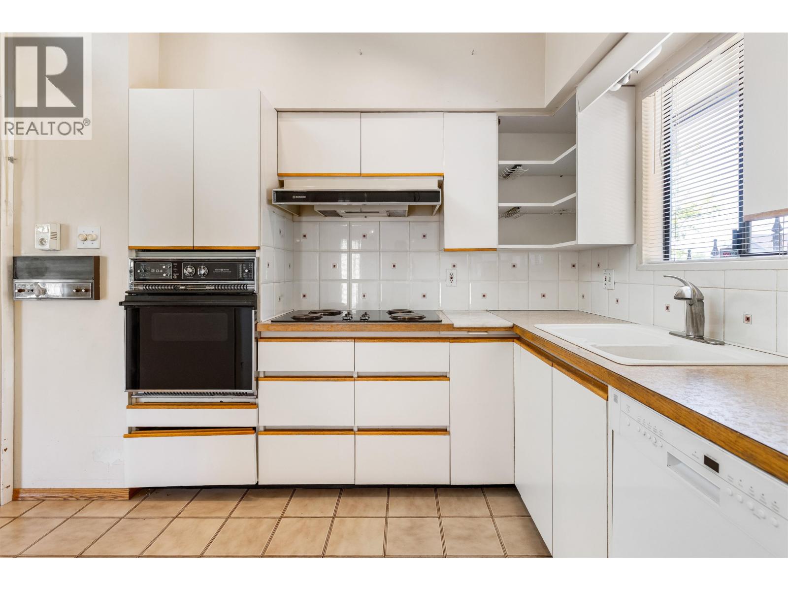 2019 Paulus Crescent, Burnaby, British Columbia  V5A 2M2 - Photo 8 - R3158018