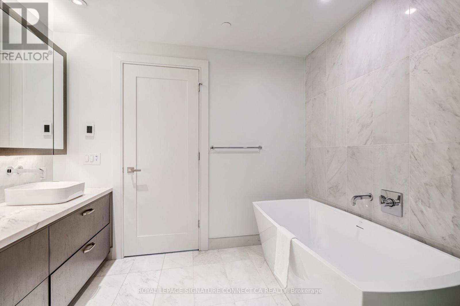 402 - 455 Wellington Street W, Toronto, Ontario  M5J 2R2 - Photo 25 - C13728184