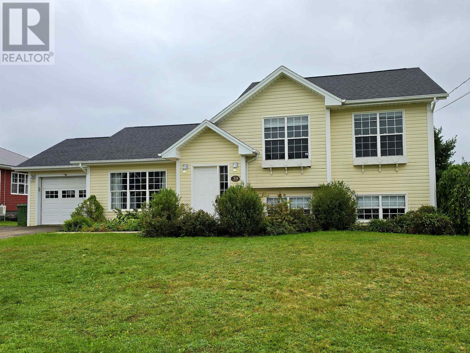 38 Sandlewood Street, West Royalty, Prince Edward Island  C1E 0A6 - Photo 1 - 202622648