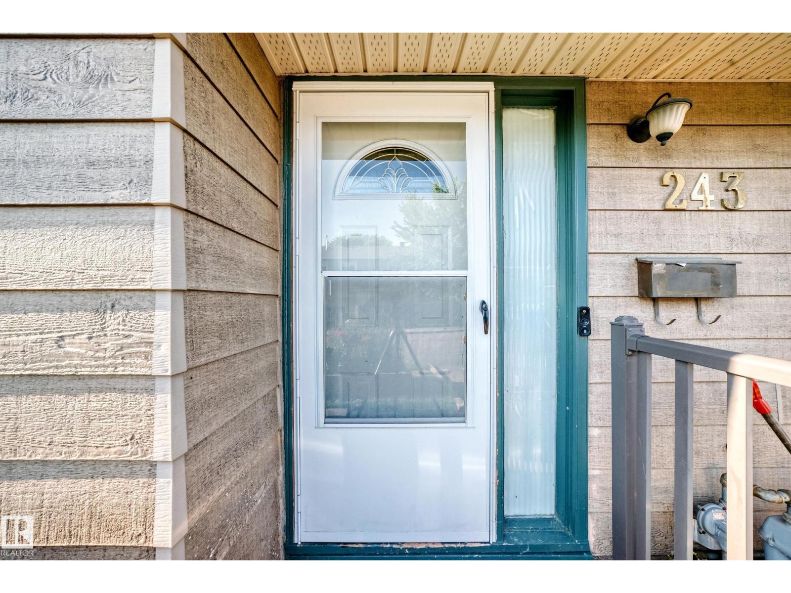 243 Abbotsfield Rd NW, Edmonton, Alberta  T5W 4S9 - Photo 2 - E4507535
