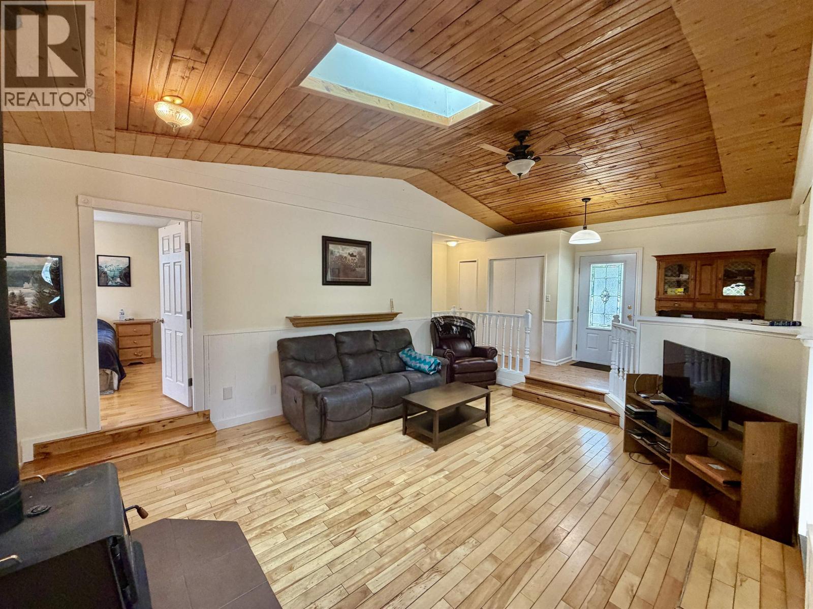4729 Kitwanga Drive, 108 Mile Ranch, British Columbia  V0K 2Z0 - Photo 4 - R3162278