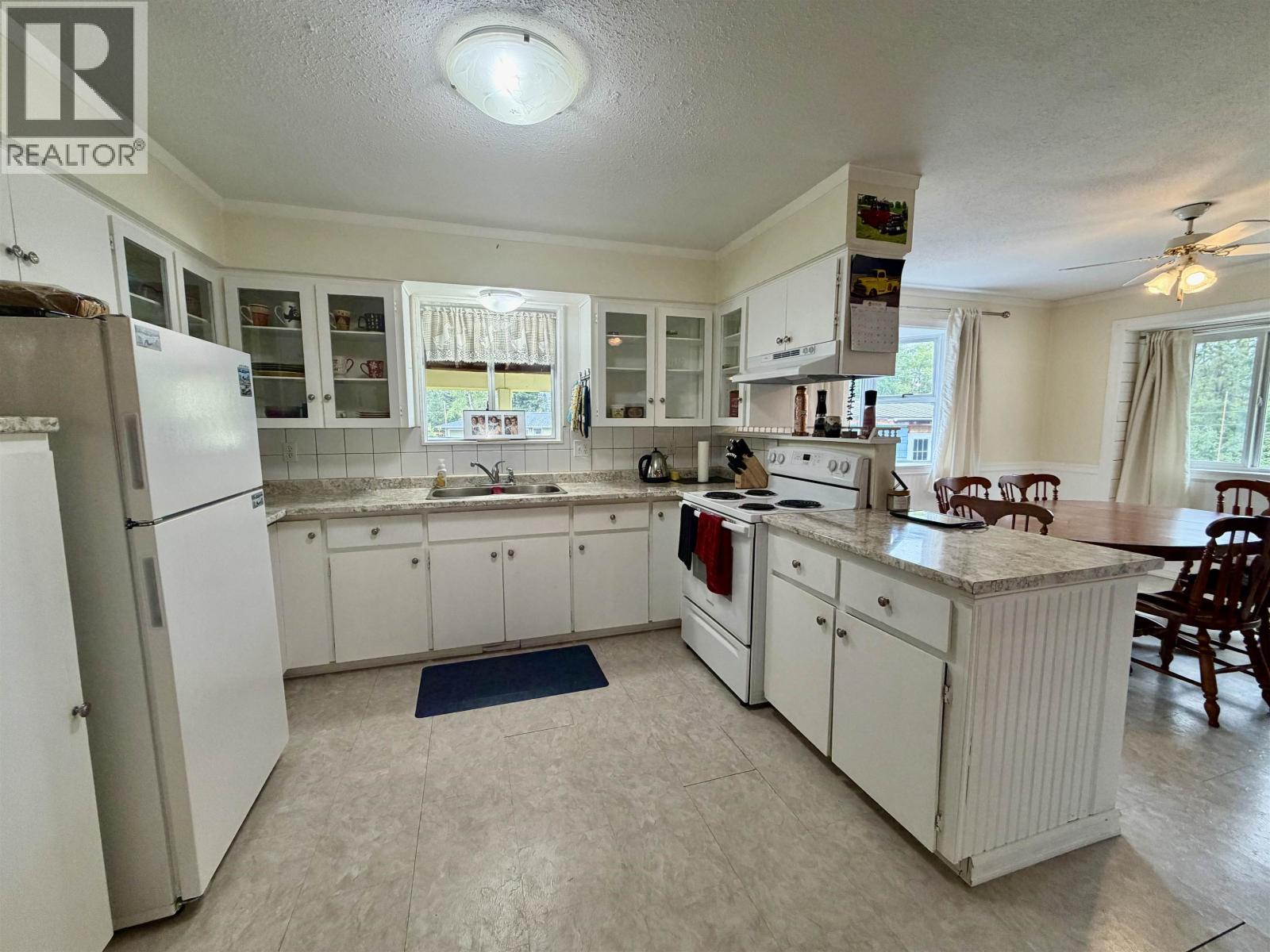 4729 Kitwanga Drive, 108 Mile Ranch, British Columbia  V0K 2Z0 - Photo 10 - R3162278