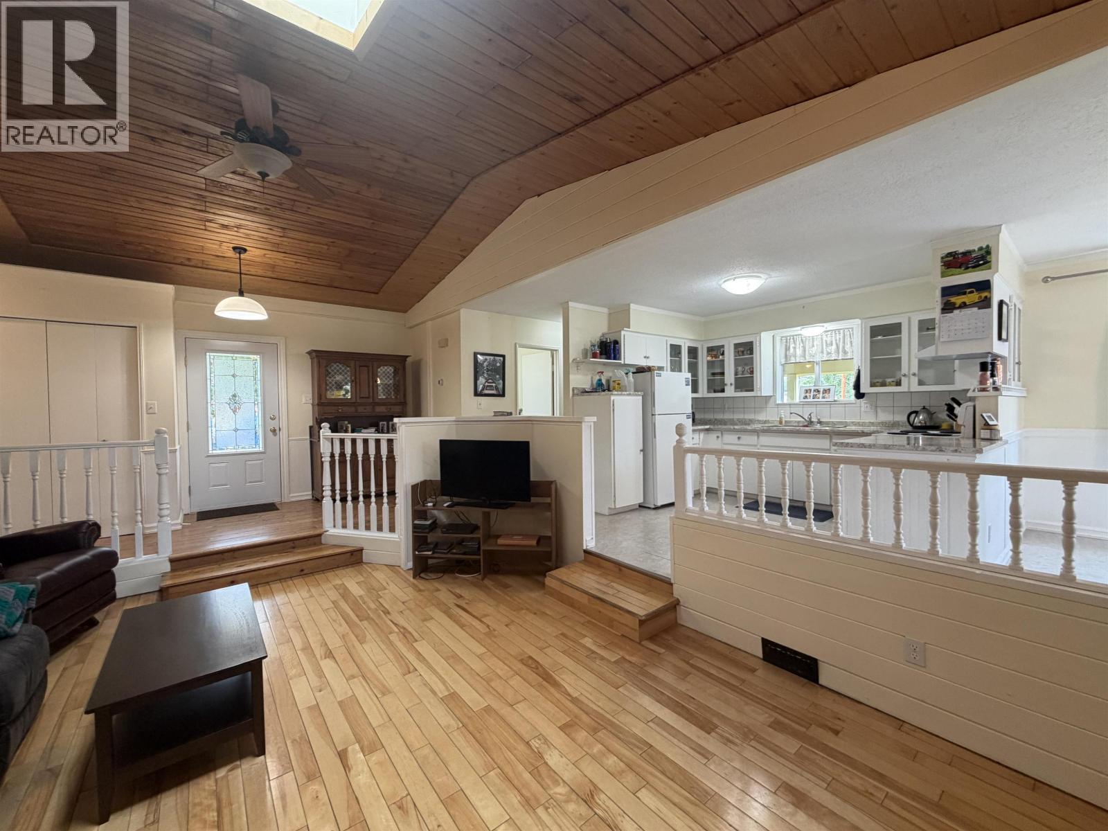 4729 Kitwanga Drive, 108 Mile Ranch, British Columbia  V0K 2Z0 - Photo 5 - R3162278
